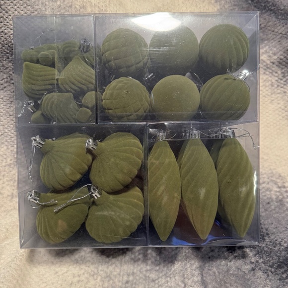 New 48 pcs Green Velvet Assorted Shape Hanging Christmas Ornament Flocked Set - Picture 5 of 6
